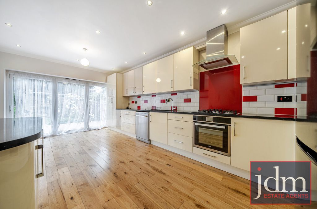 Property photo 2 of 13 9A81356E-1A7d-450...