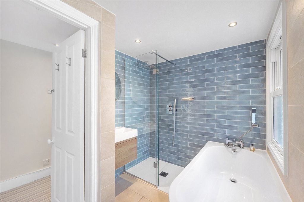 Property photo 3 of 18 Bathroom