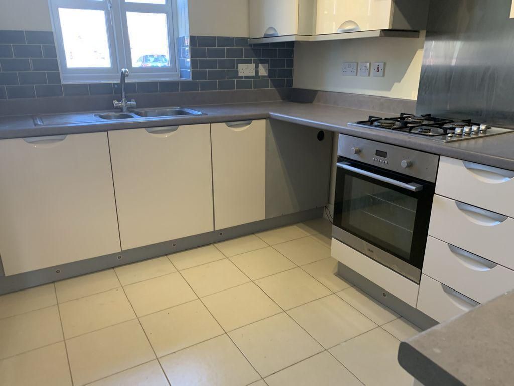 Property photo 2 of 6 Kitchen