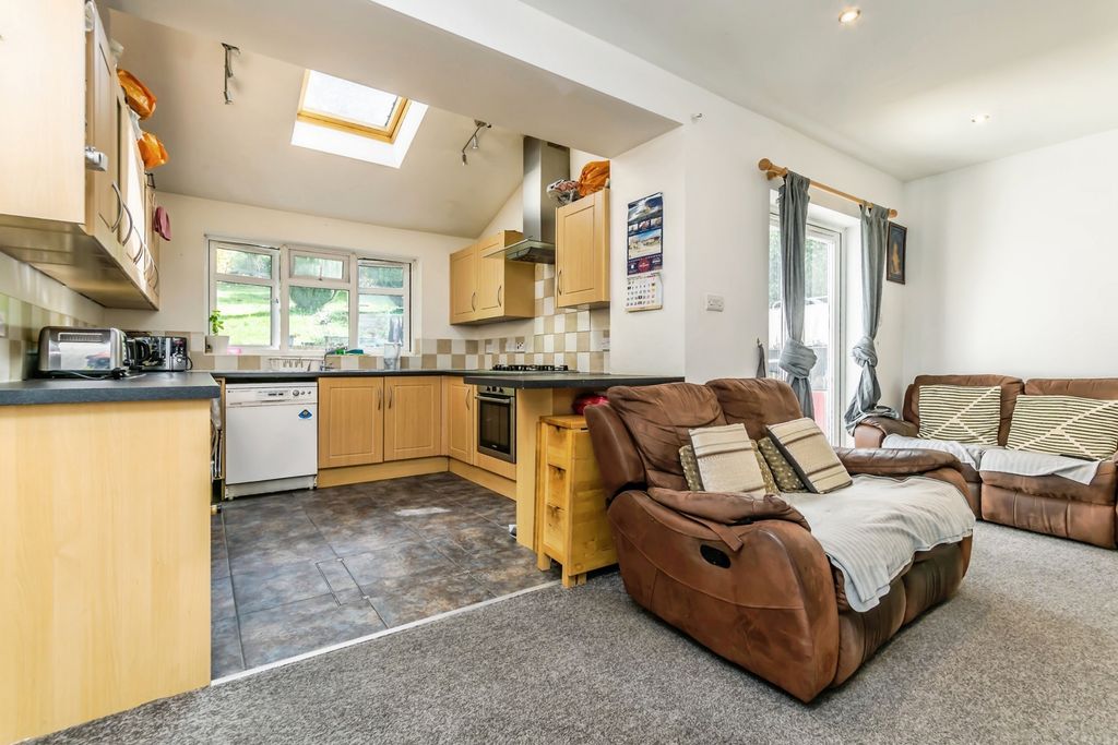 Property photo 2 of 20 Kitchen