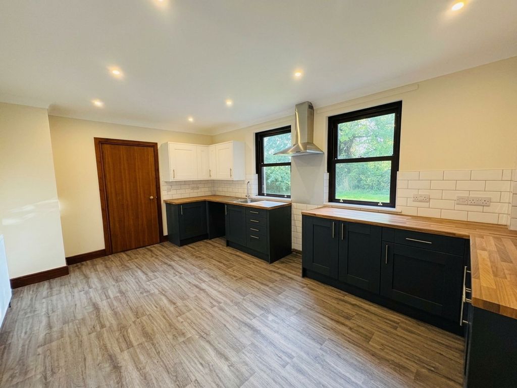 Property photo 2 of 30