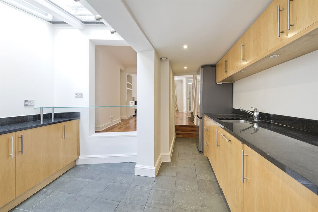Property photo 2 of 9 Kitchen