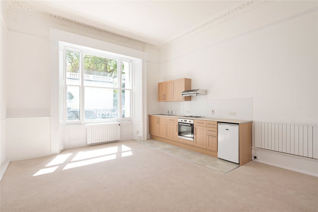 Property photo 1 of 5 Studio