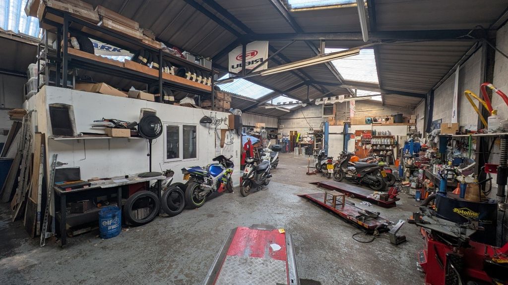 Property photo 3 of 10