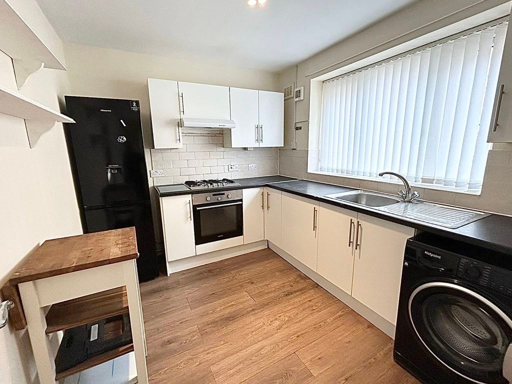 Property photo 2 of 11 Photo 4