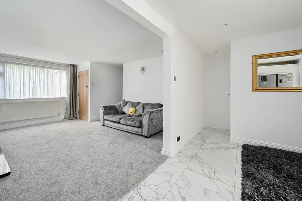 Property photo 3 of 40 Lounge Dining