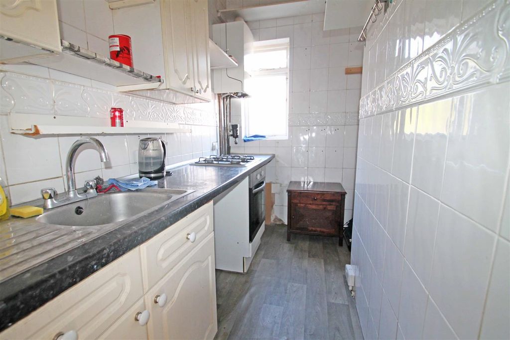 Property photo 2 of 8 Kitchen