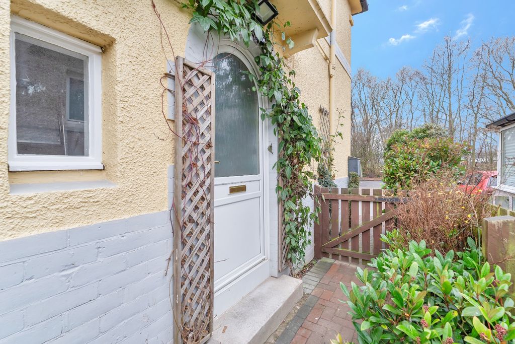 Property photo 2 of 24