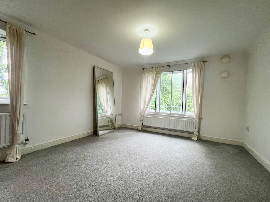 Property photo 3 of 6 Living Room