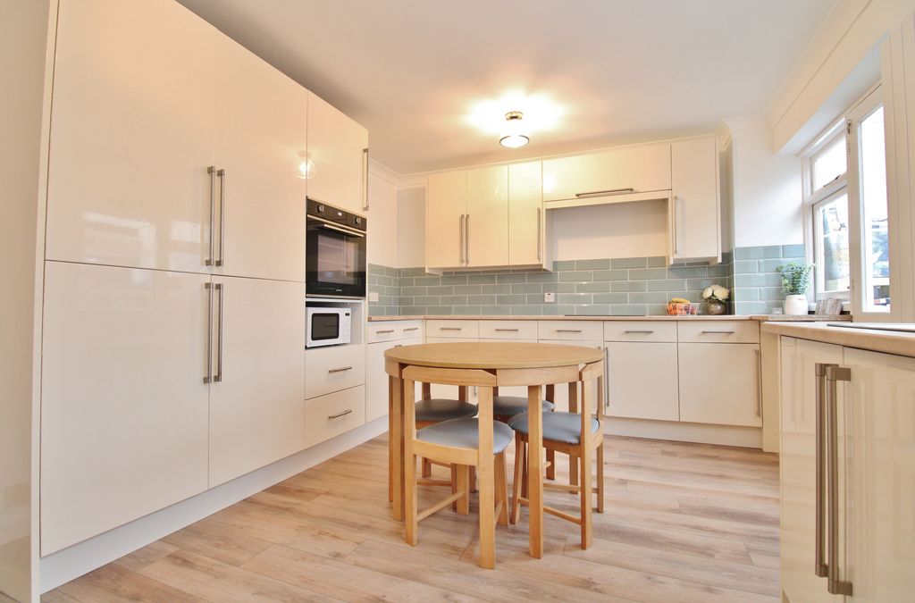 Property photo 2 of 22