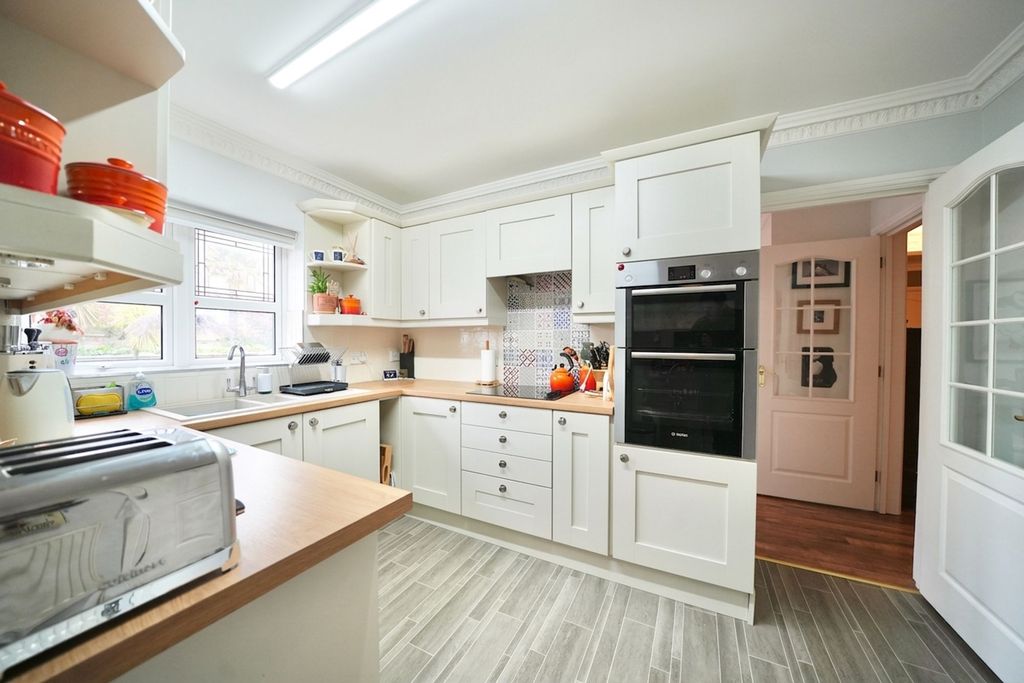 Additional image 6 of 2 bed flat for saleSutherland Court Gardens, Cromer NR27