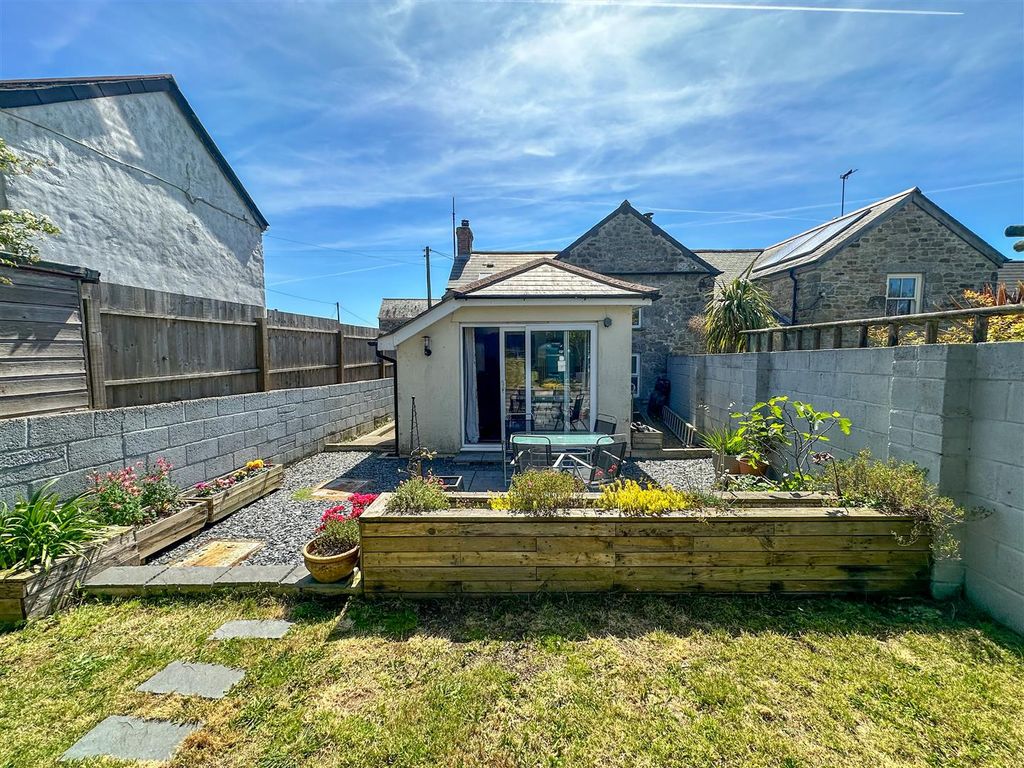 Property photo 2 of 27