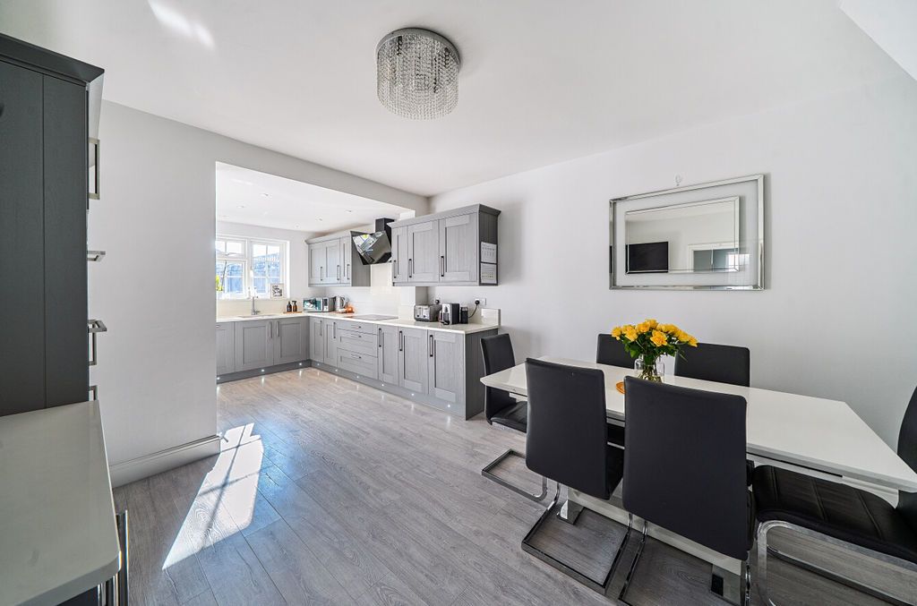 Property photo 3 of 20 Kitchen Diner Angle 1