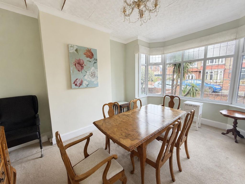 Property photo 3 of 14 Dining Room