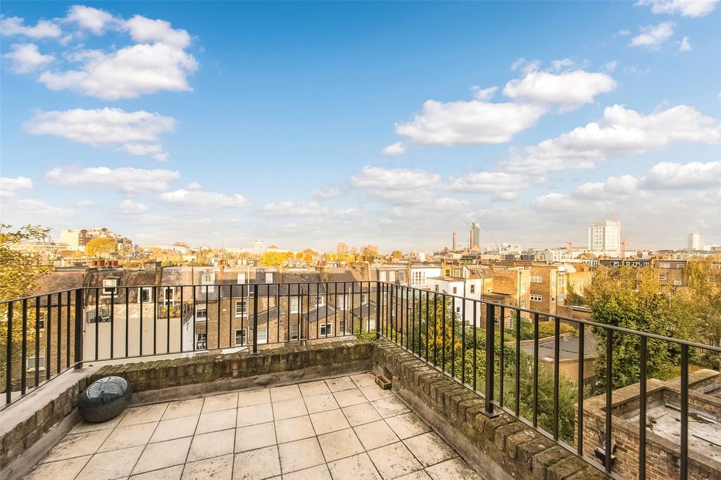 Property photo 2 of 11 Roof Terrace