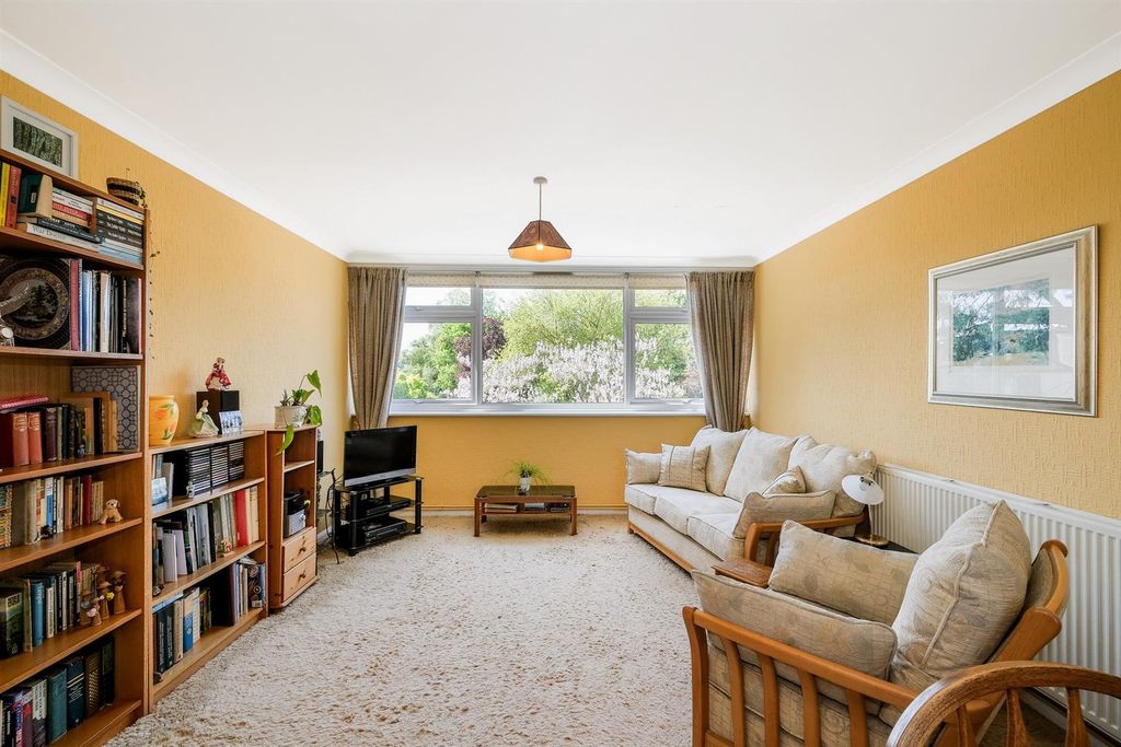 Property photo 2 of 20 15 Valley Court-11_Web.Jpg