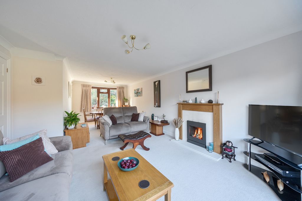 Property photo 3 of 15 1395909-4-695E460...