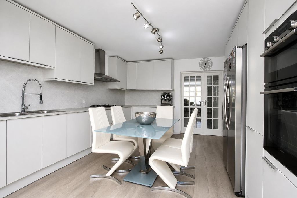 Property photo 1 of 21 A2846207-76Cb-425F-8337-1A0F244d263F.Png