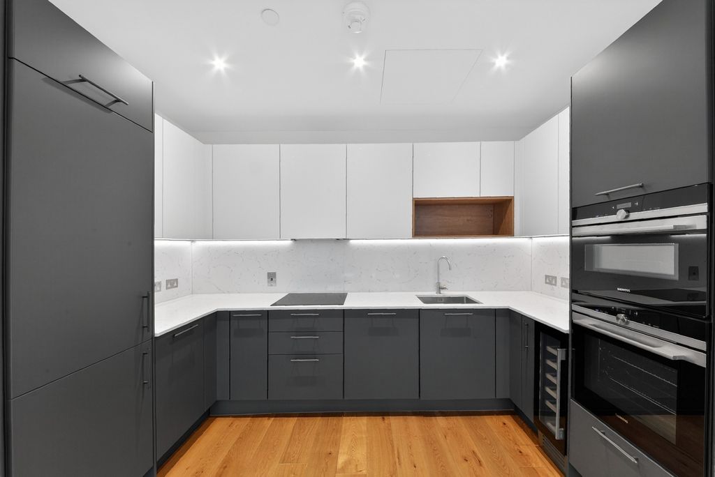 Property photo 2 of 11 Fisherton Street