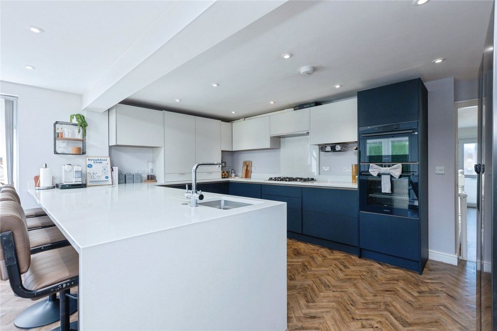 Property photo 3 of 34 Picture No. 35