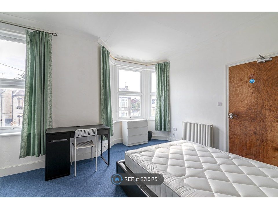 Property photo 3 of 16 Bedroom