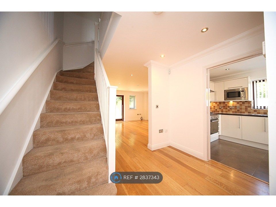 Property photo 3 of 17 Hallway