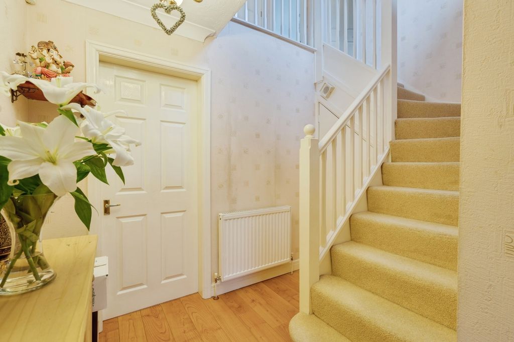 Property photo 2 of 17 Photo