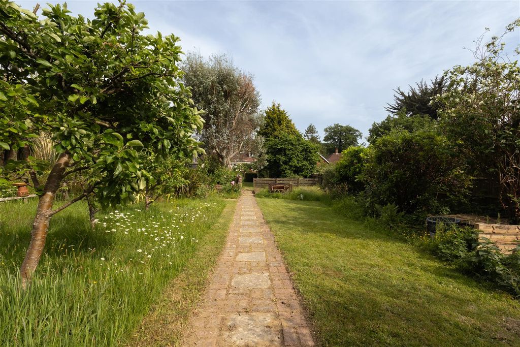 Property photo 2 of 35 Garden