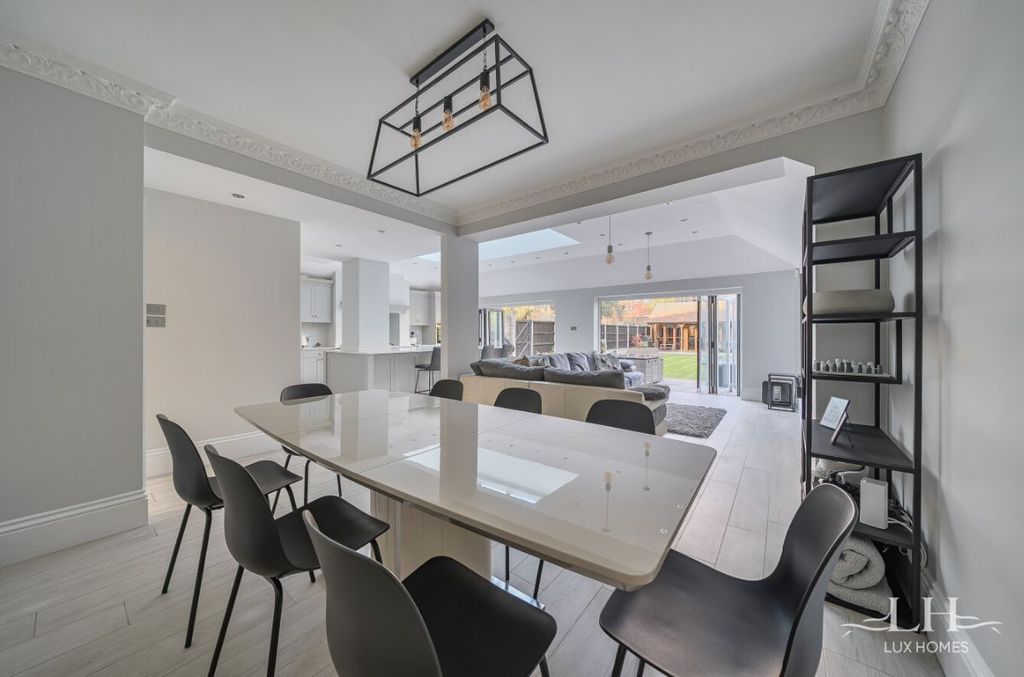 Property photo 2 of 22