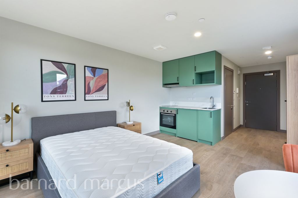 Property photo 2 of 8 Kitchen