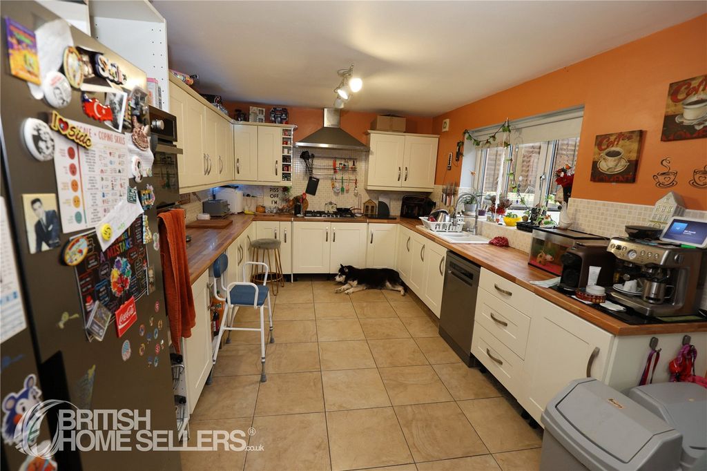 Property photo 2 of 28 Picture No. 09