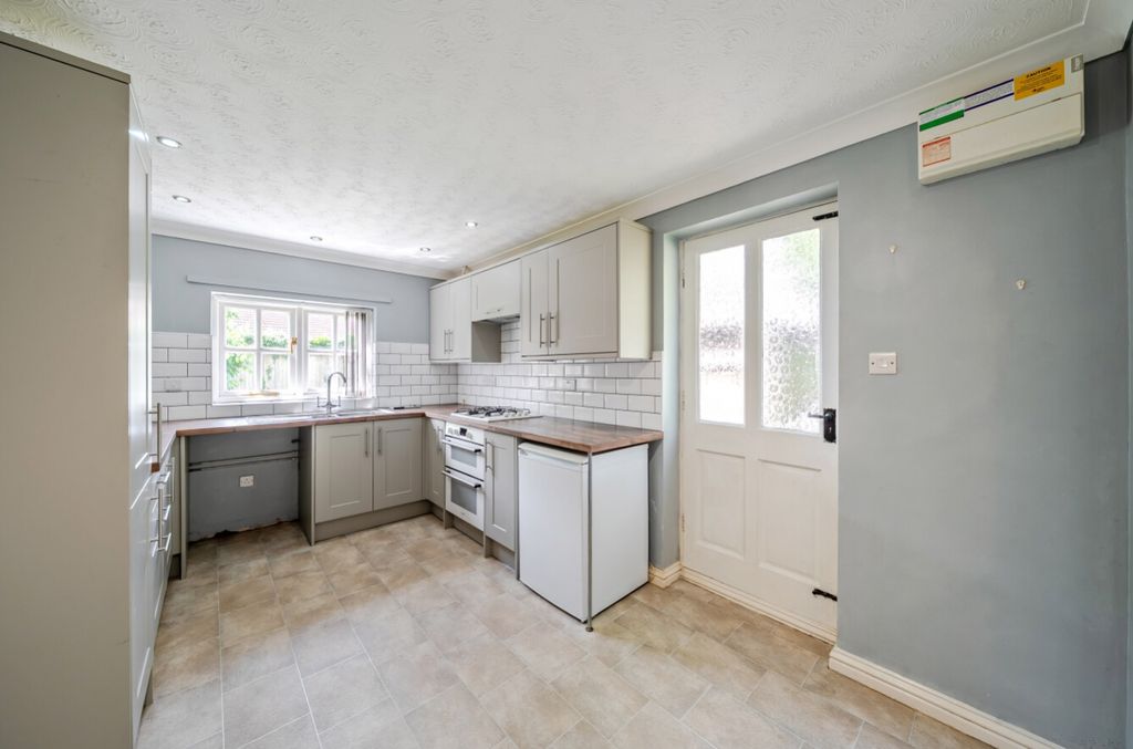 Property photo 3 of 23 1464630-14-6A0F17F2Aaf8B