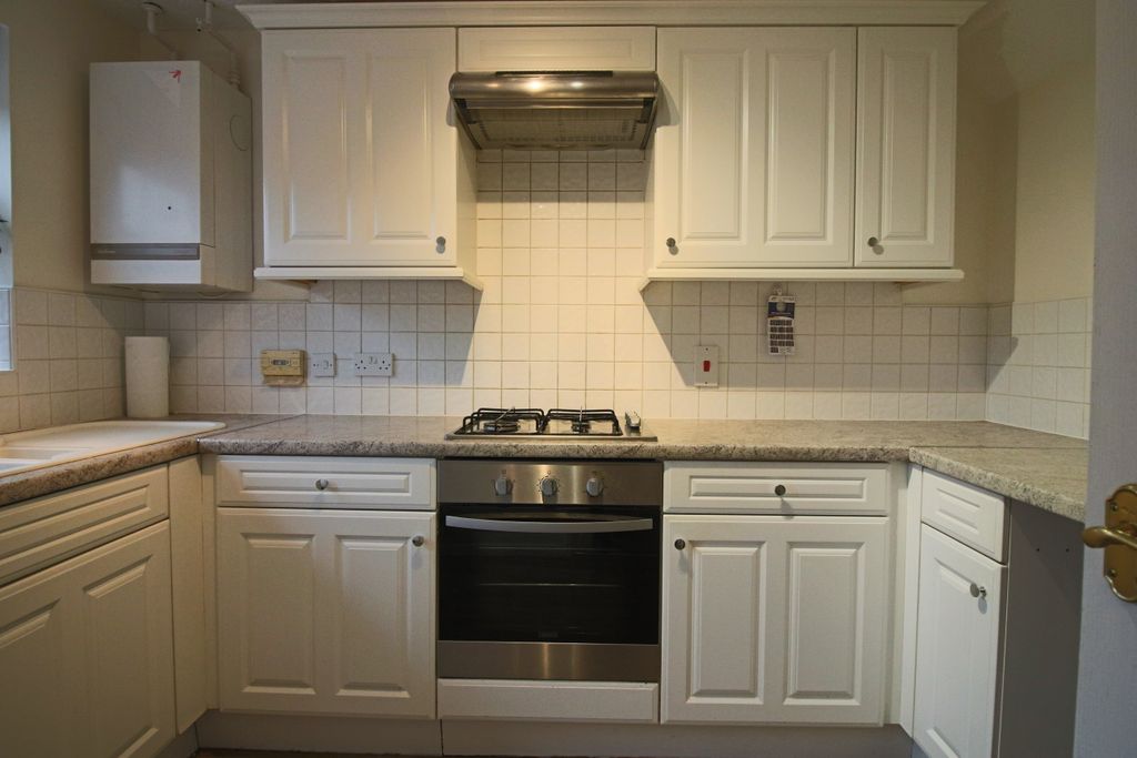 Property photo 3 of 11 4 Old English Drive Kitchen