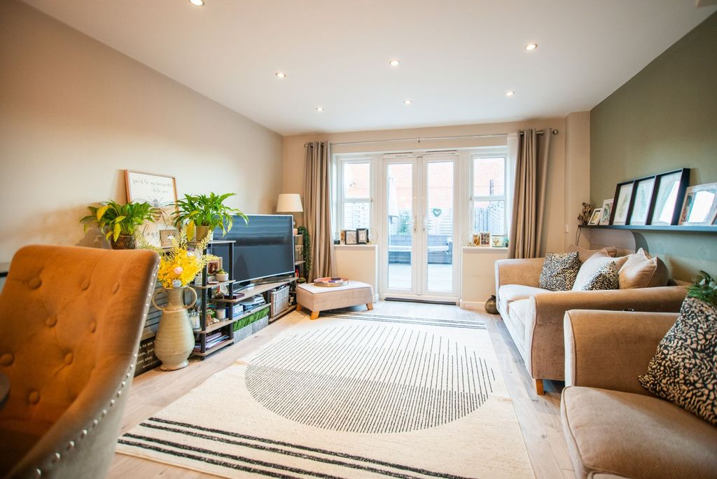 Property photo 2 of 16 Living Room