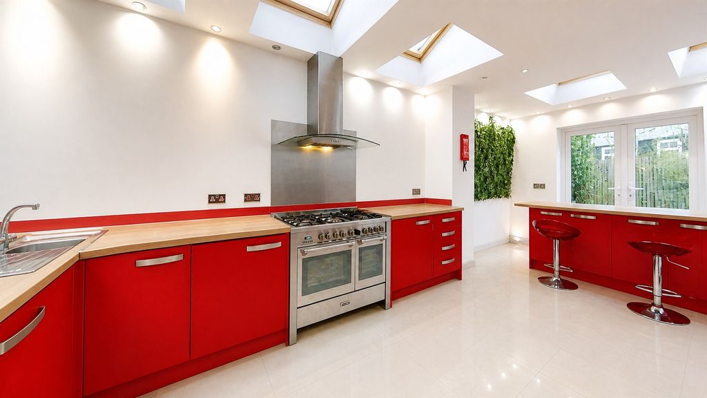 Property photo 1 of 12 305-Heeley-Road-Kitc