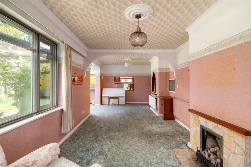 Property photo 3 of 14 28 Weatherhill Road Internals7.Jpg