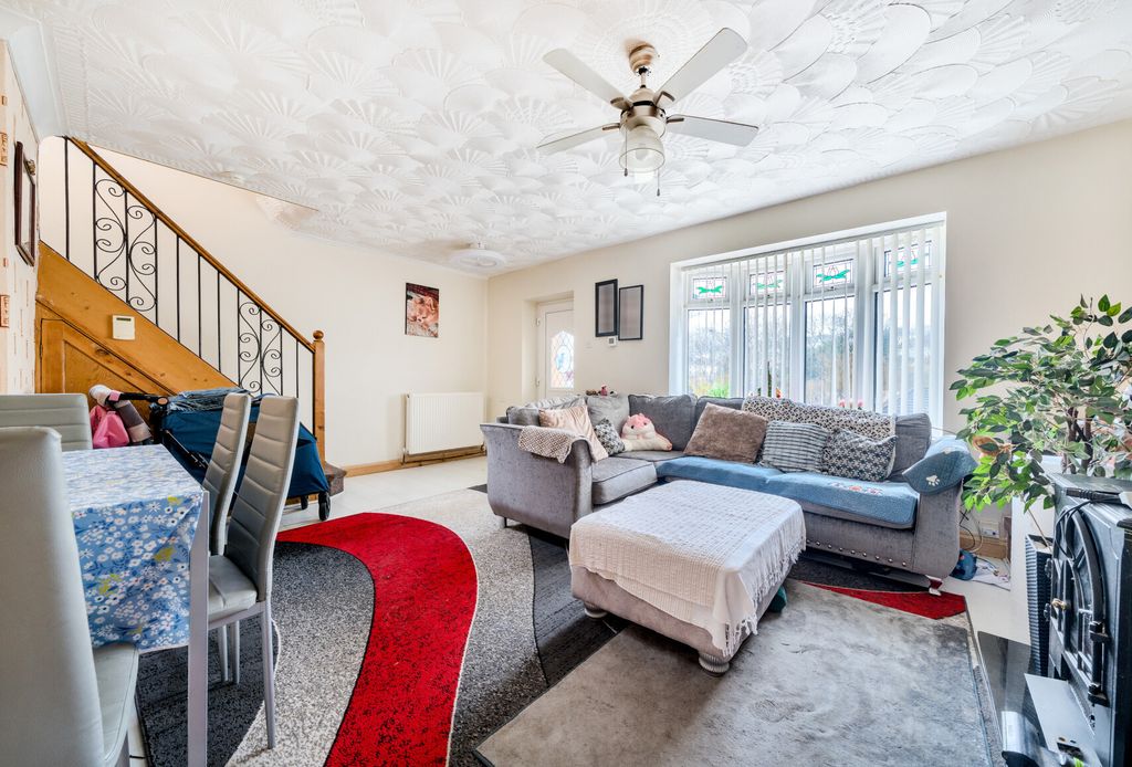 Property photo 3 of 16 1401409-17-696920...