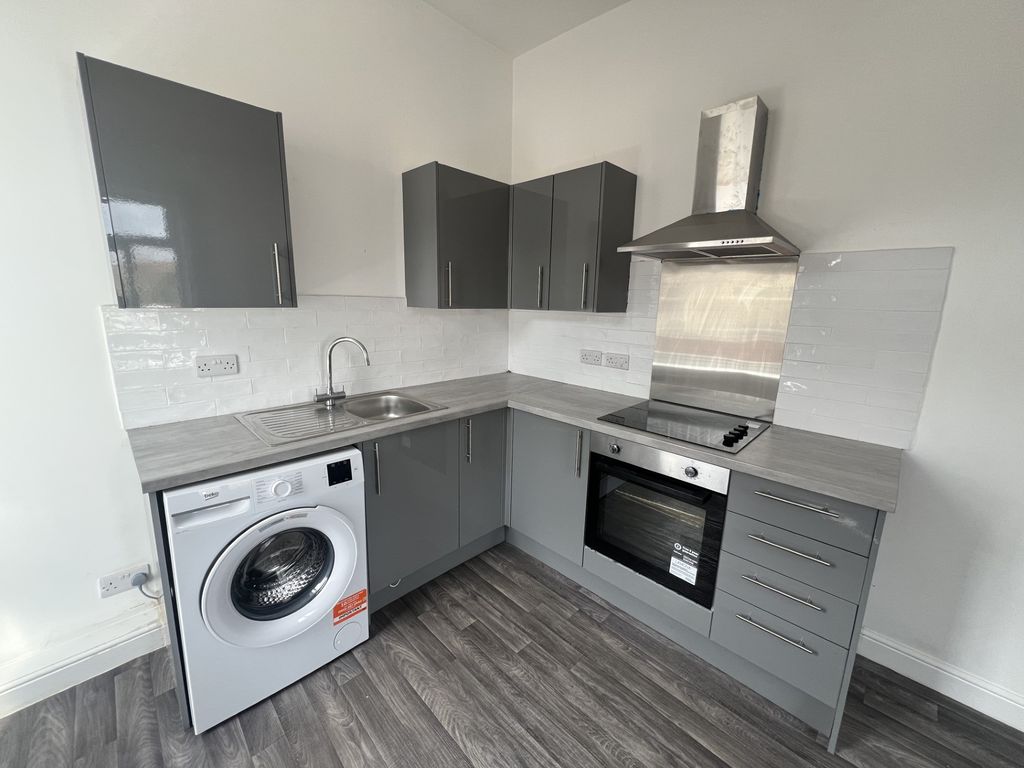 Property photo 2 of 6 Kitchen