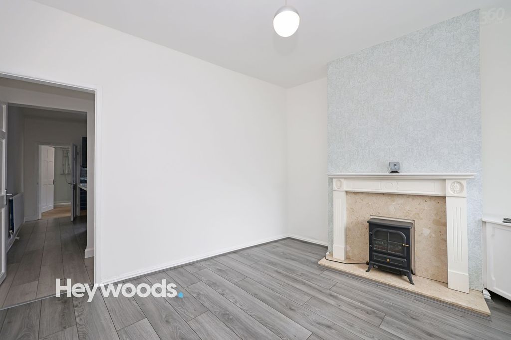Property photo 3 of 34