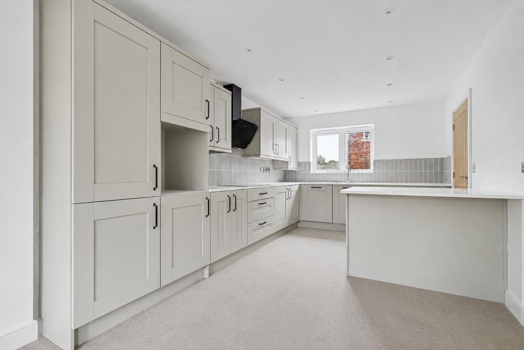 Property photo 3 of 20 Kitchen Diner 1_2 Ai.Jpg