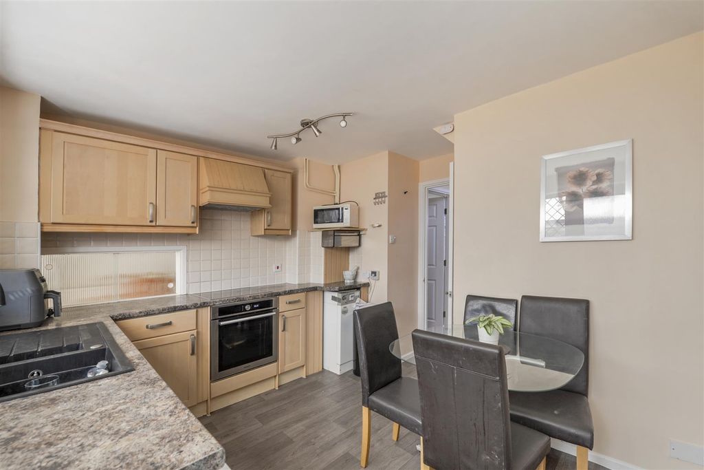 Property photo 3 of 18 1Eastwell04.Jpg