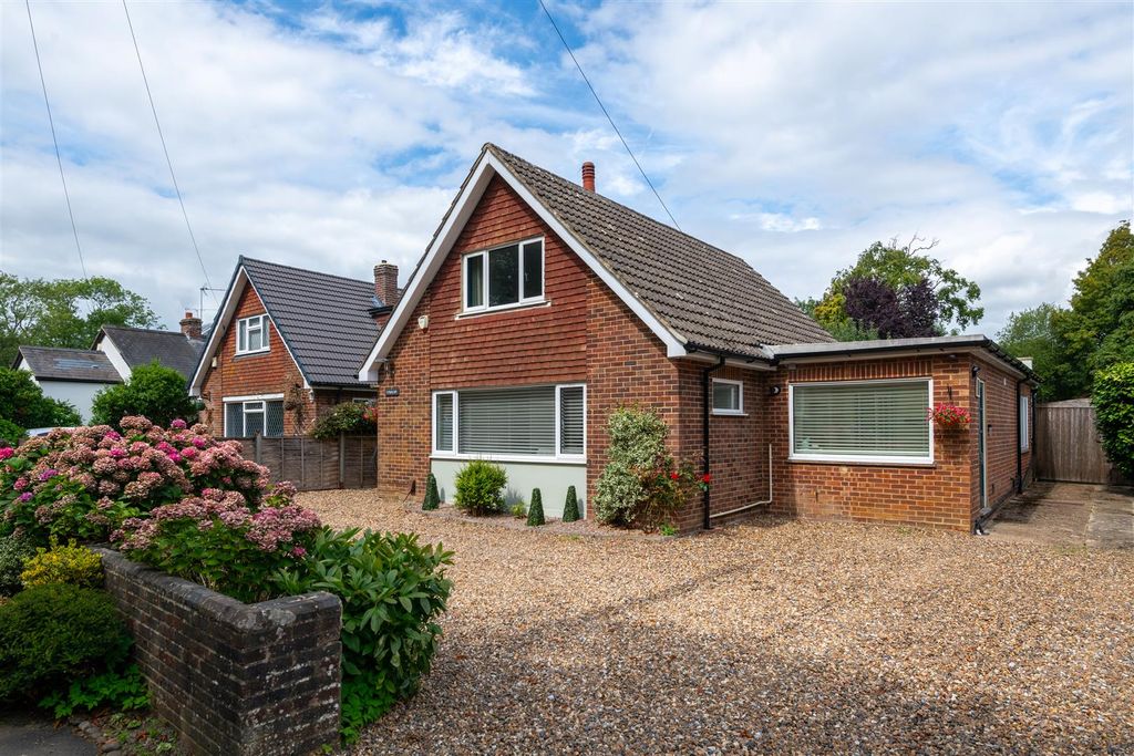 Property photo 1 of 34 Tenbury Externals.Jpg
