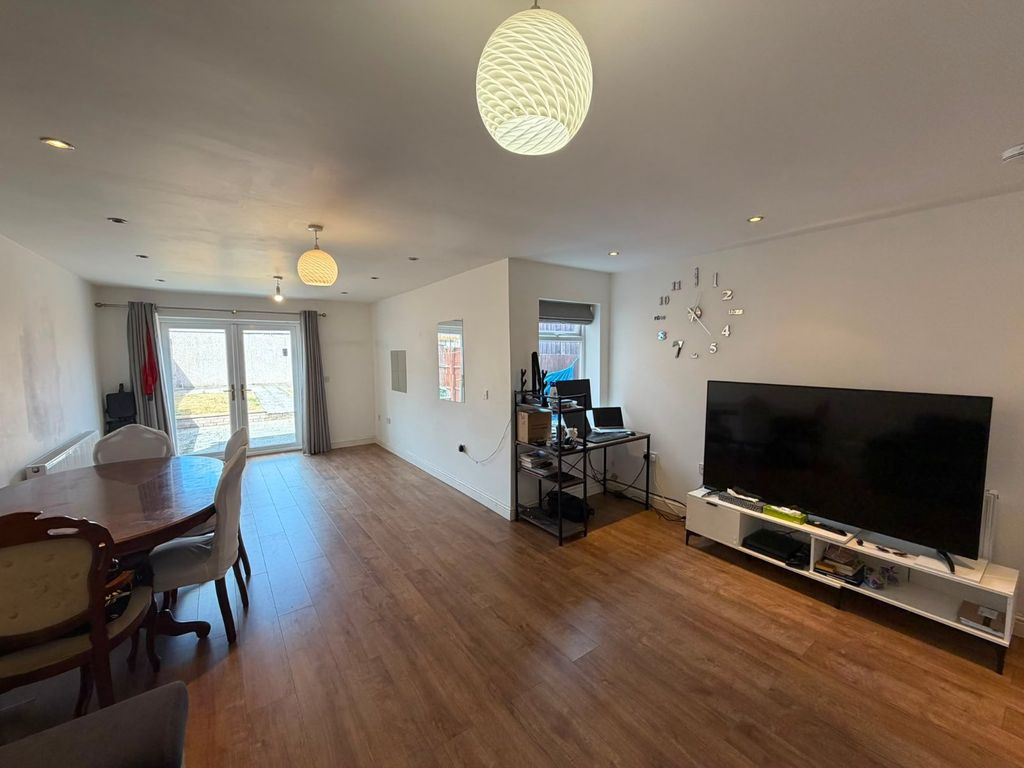 Property photo 2 of 15 Picture No. 06