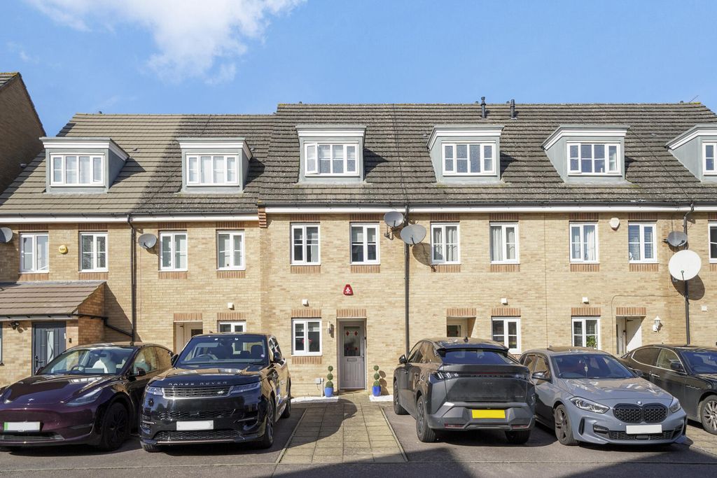 Property photo 1 of 17 Front (Exterior)