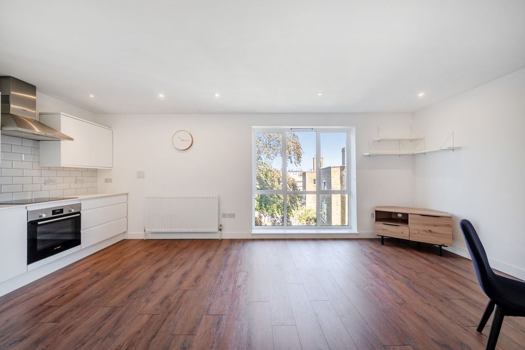 Property photo 3 of 9 6-6A7c4F5037383-1...