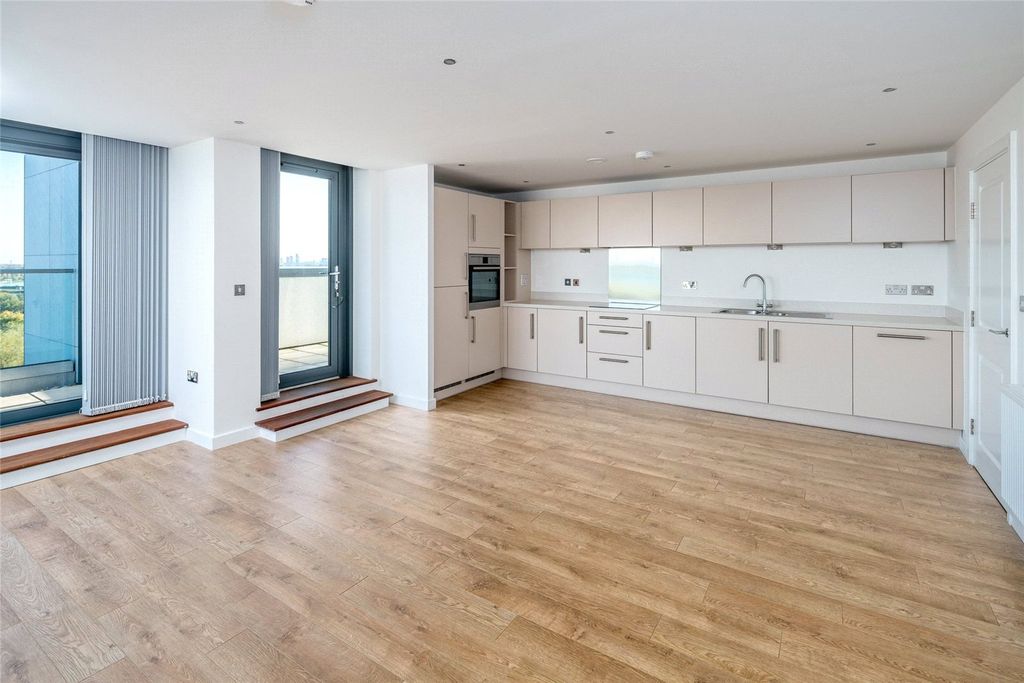 Property photo 3 of 21 Picture No. 18