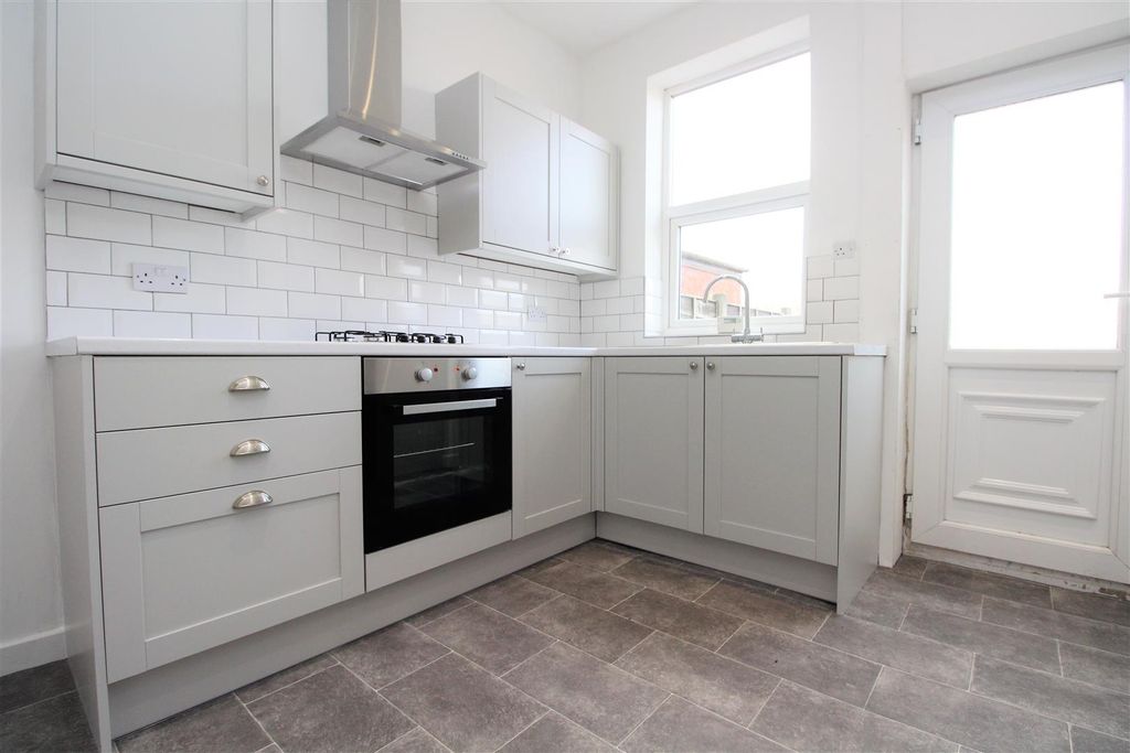 Property photo 2 of 9 Kitchen
