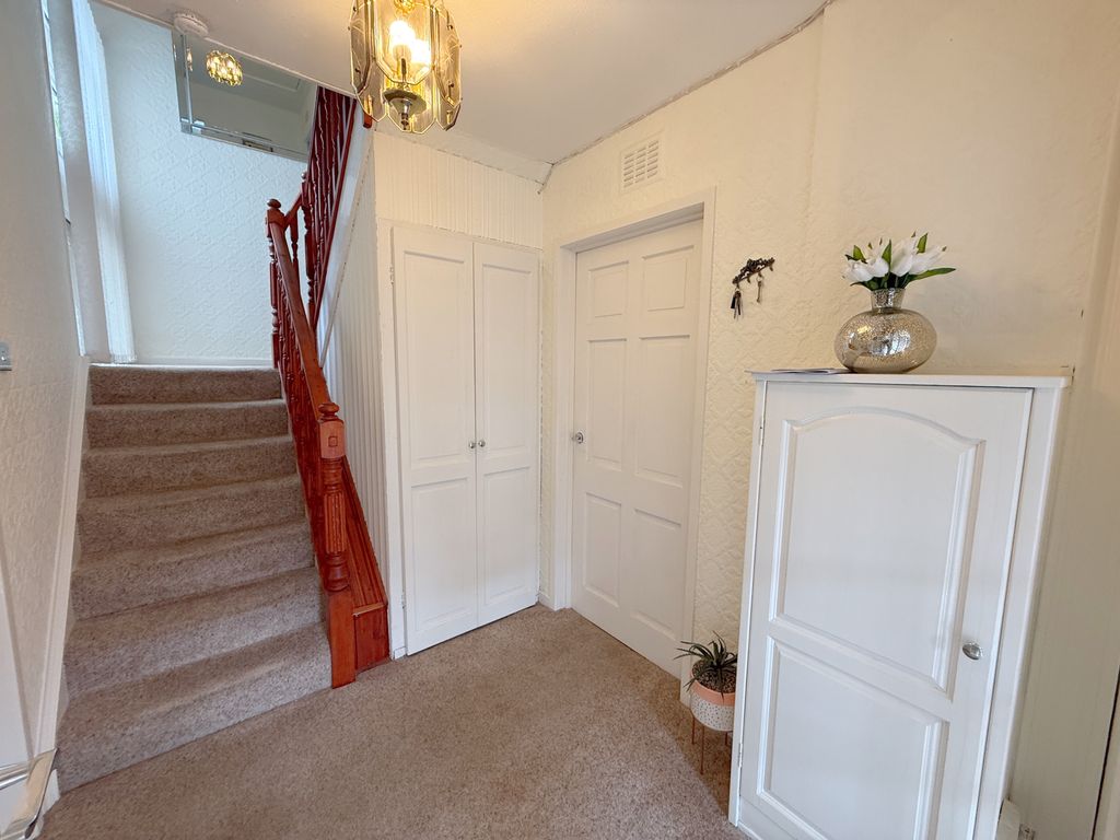 Property photo 2 of 31