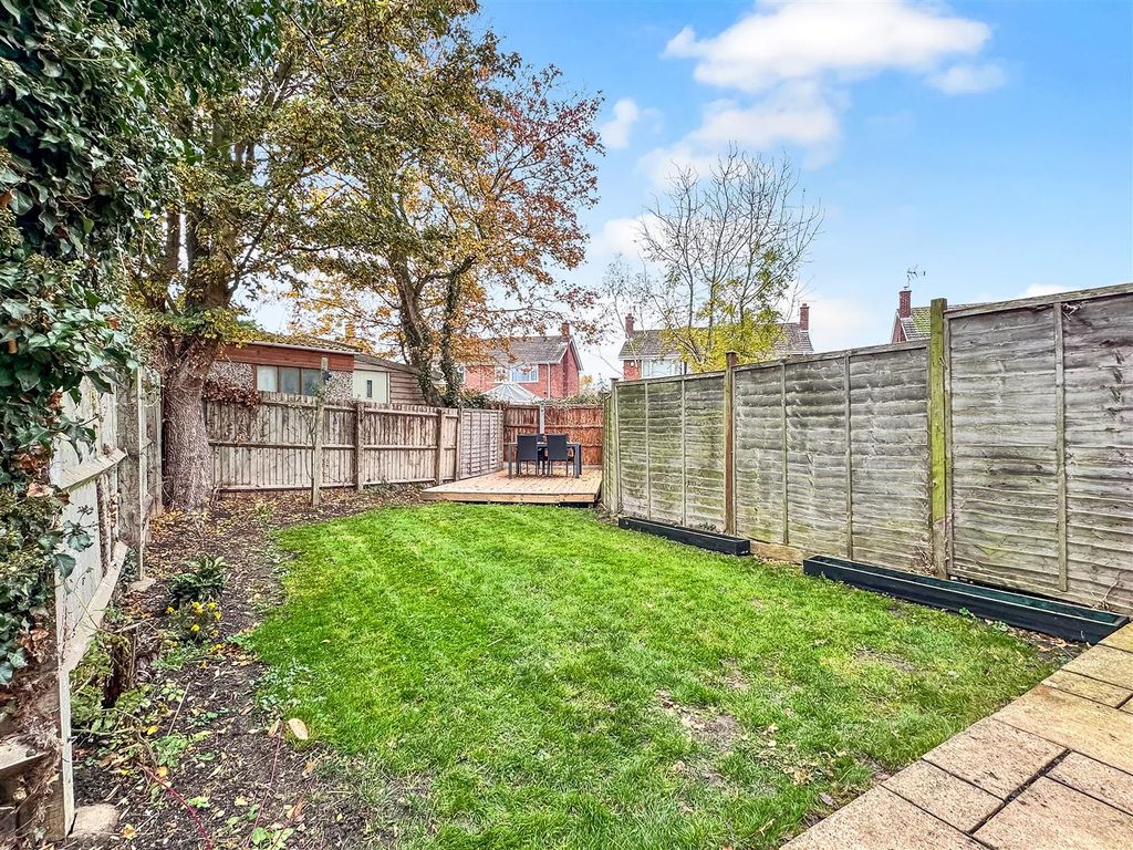 Property photo 3 of 17 Lovely Enclosed Garden 326