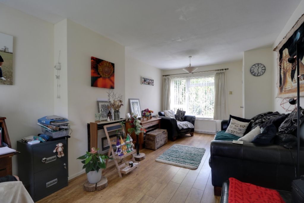 Property photo 3 of 11 Lounge